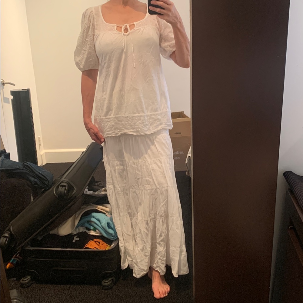 White shirt - Picture 5 of 6